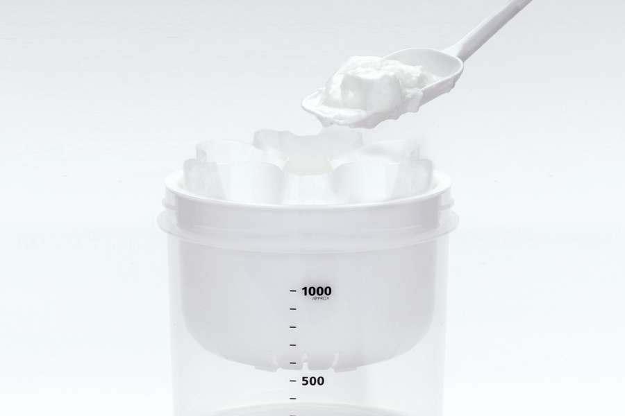ヨーグルトを入れます(100g〜500g)